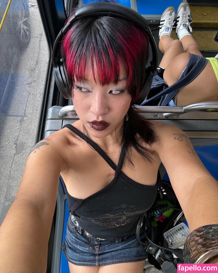 14strk / Elle Hioe / itselleokay Nude Leaked  Photo #8