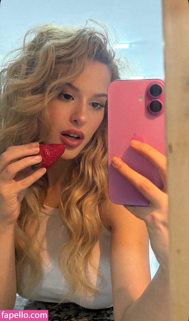 20emma / mila.20emma Nude Leaked OnlyFans Photo #2