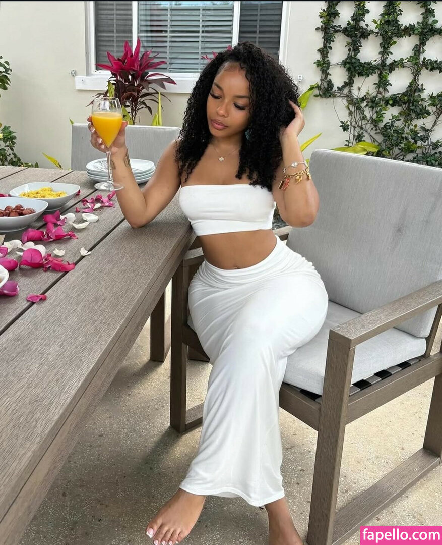 AEPediVlog / Aaliyah Enjoli / Prettyfeetbyliyah / aaliyah.enjoli Nude Leaked  Photo #2