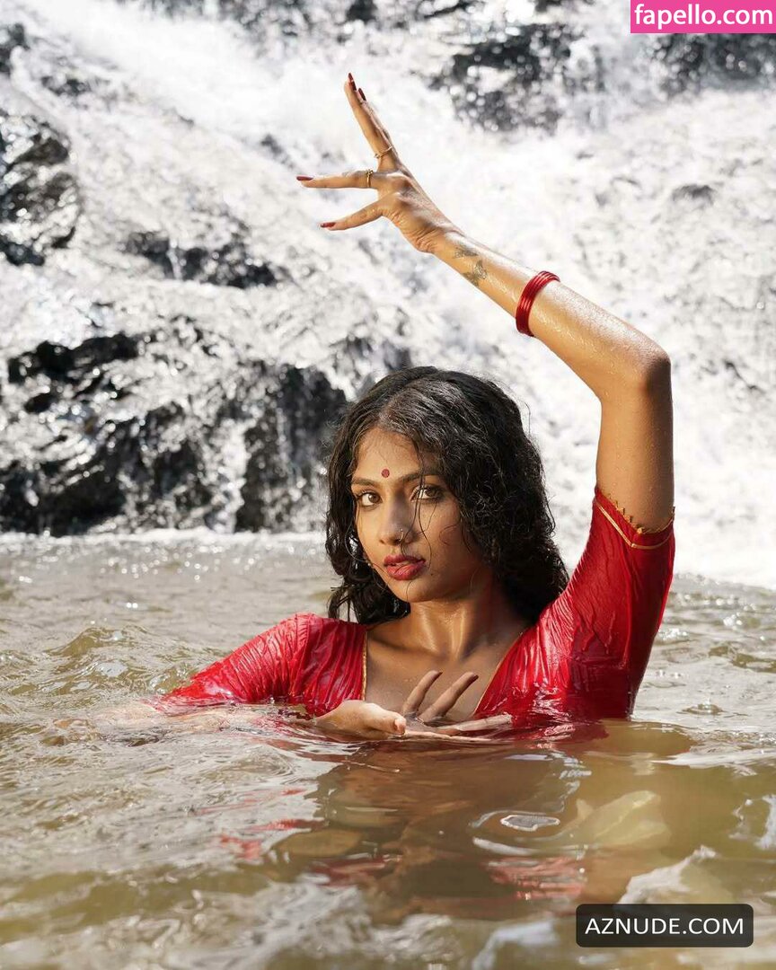 Aaradhya Devi Nude Leaked  Photo #13