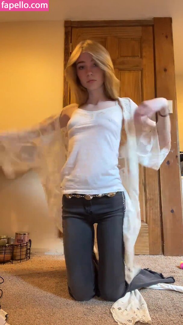 aayeayla / aaylaariannaa / danyellay Nude Leaked OnlyFans Photo #9