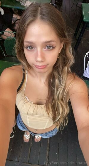 ariellesutton