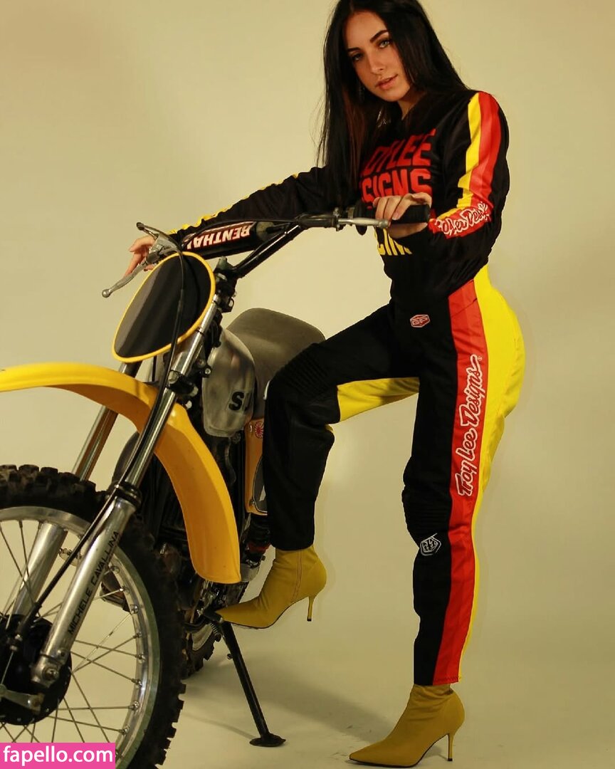 bbeeuuzz Nude Leaked OnlyFans Photo #6