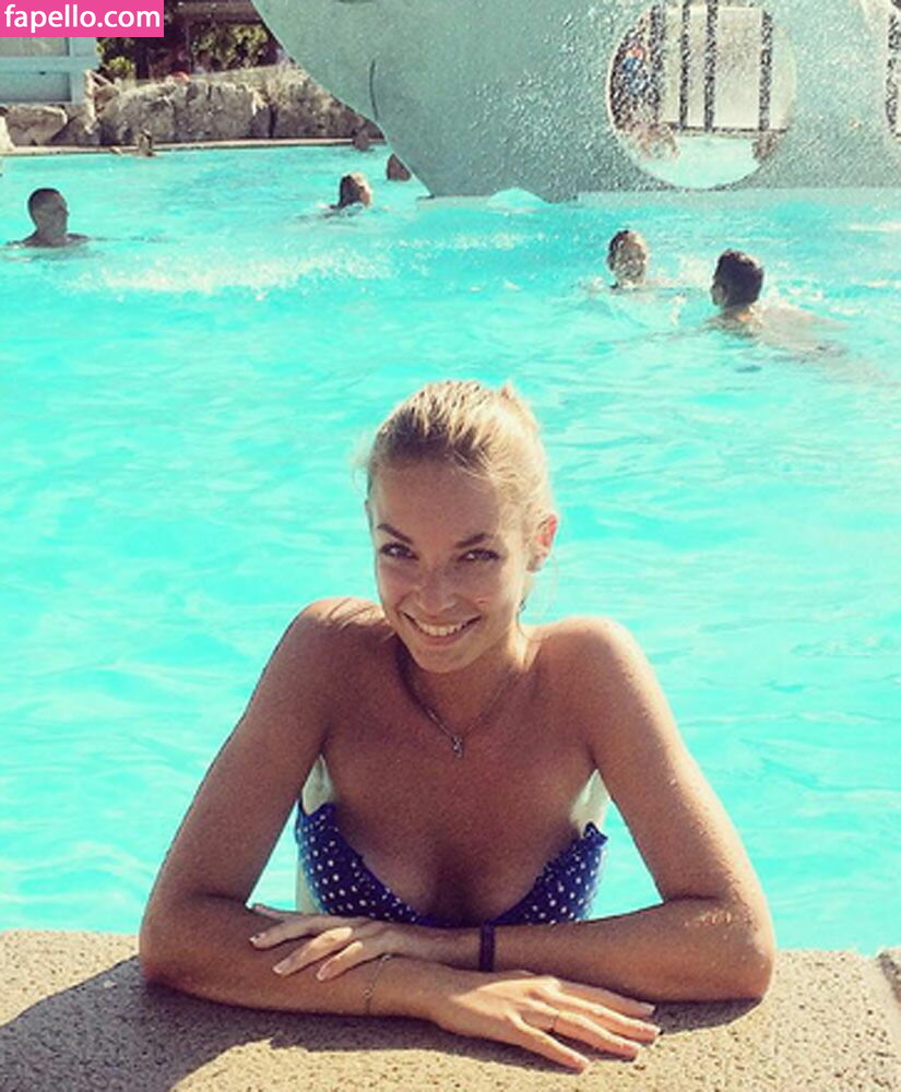 Cécile Fourrier Nude Leaked  Photo #2