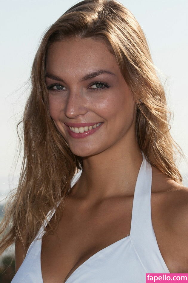 Cécile Fourrier Nude Leaked  Photo #4