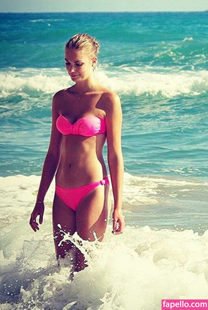 Cécile Fourrier Nude Leaked  Photo #6