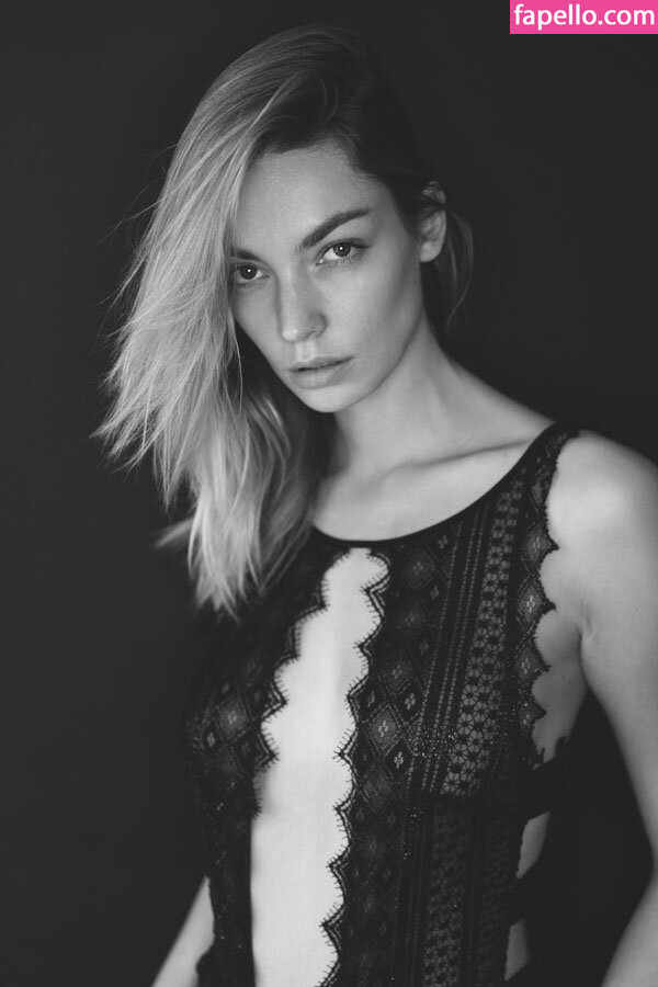 Cécile Fourrier Nude Leaked  Photo #9