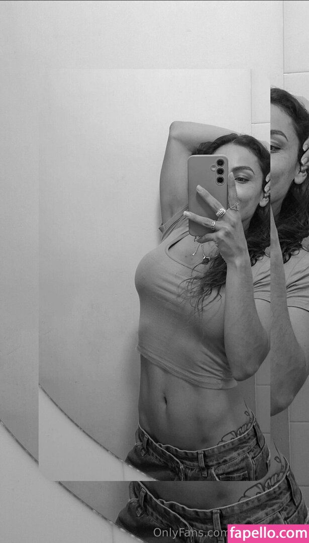 e.mily_22 / eeemilys22 Nude Leaked OnlyFans Photo #2