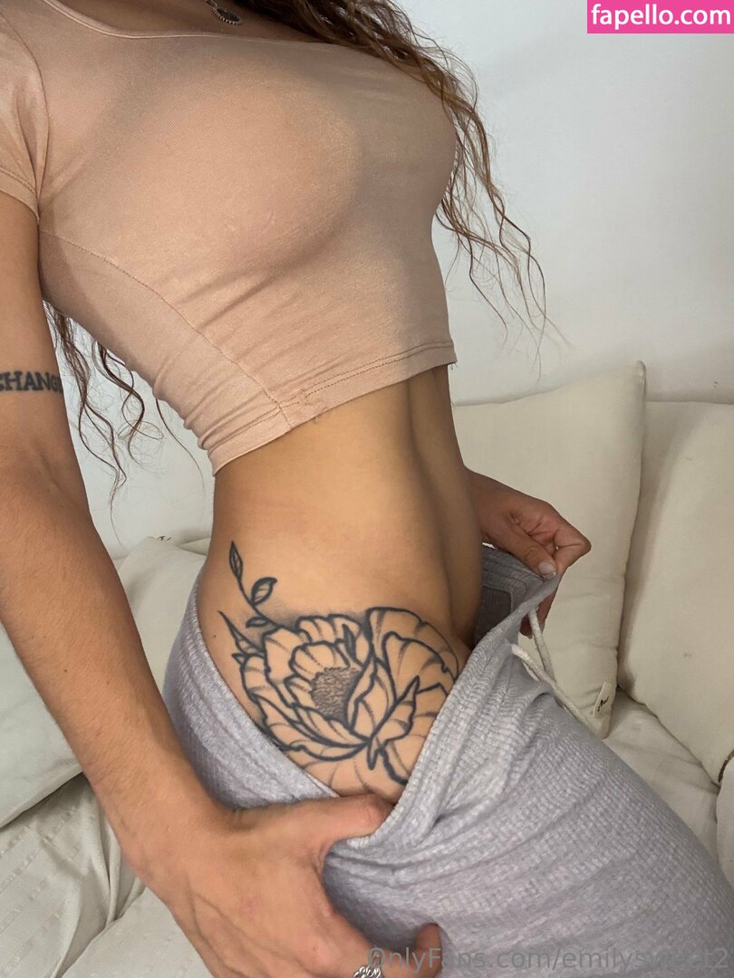 e.mily_22 / eeemilys22 Nude Leaked OnlyFans Photo #17