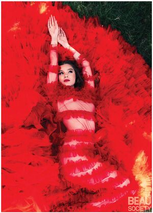 Hailee Steinfeld #711