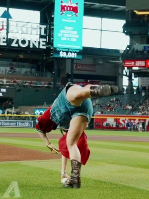 Haley Lu Richardson #818