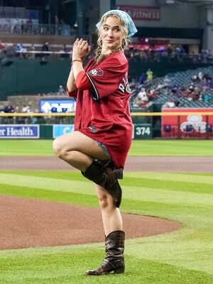 Haley Lu Richardson #822