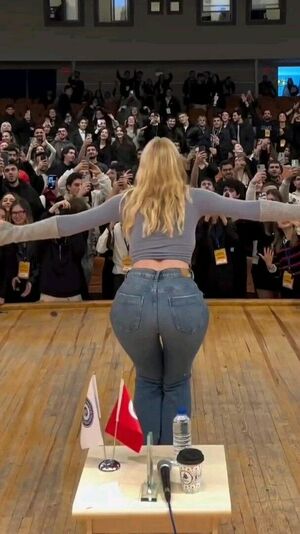 Hande Sarıoğlu #106