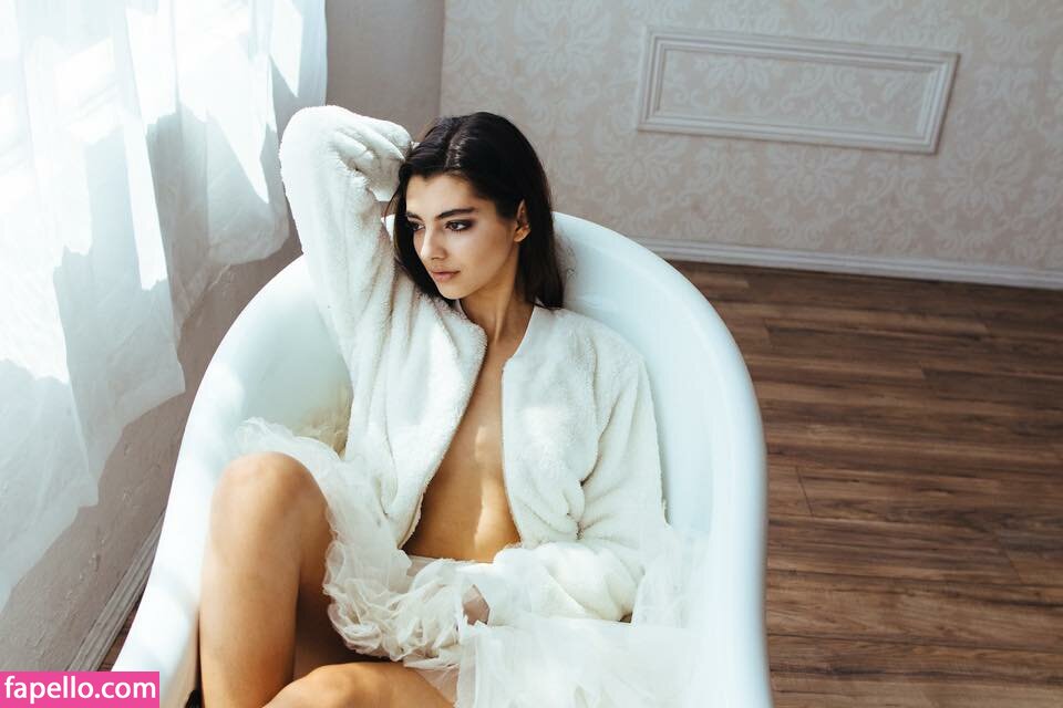 H. May / hains.mae / hhmjhh Nude Leaked OnlyFans Photo #6