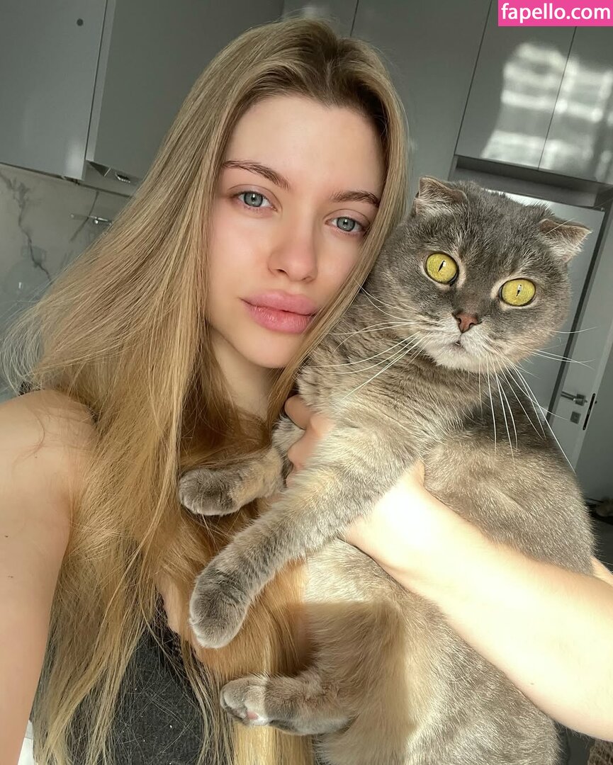 karaleona / kkarolishaaaaa Nude Leaked OnlyFans Photo #6