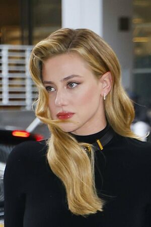 Lili Reinhart #1769