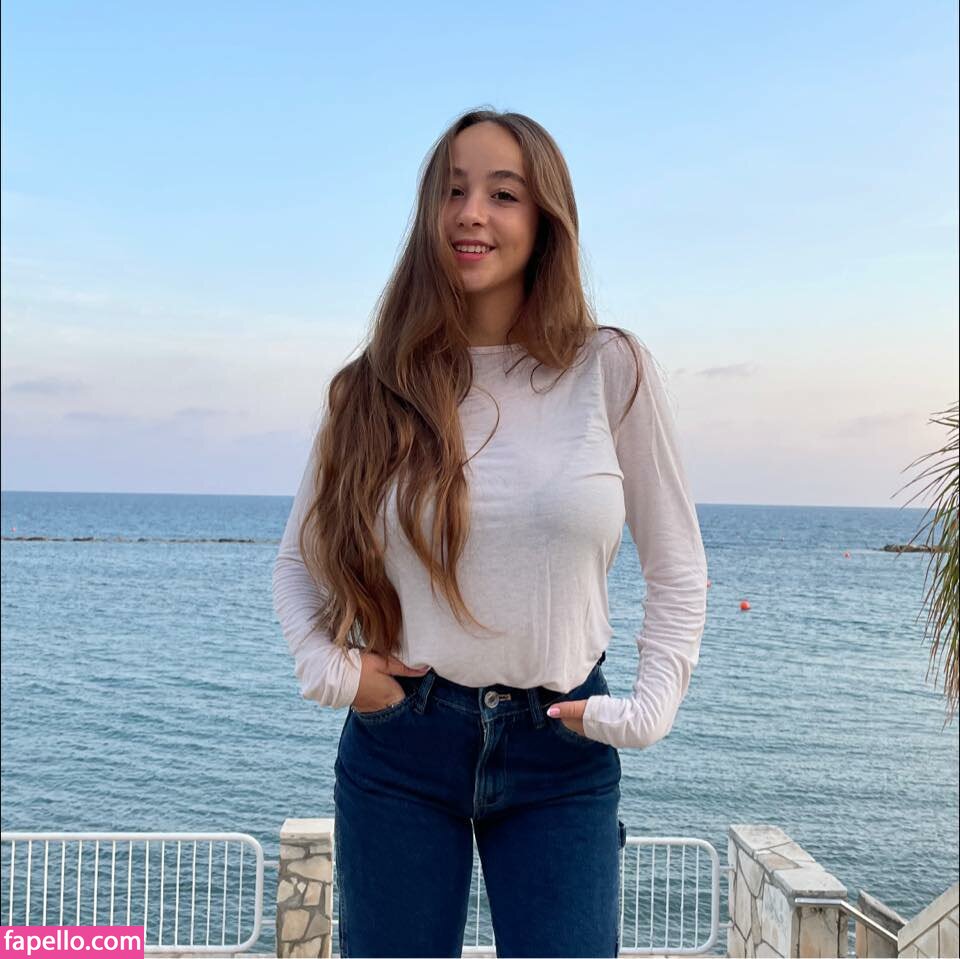 oofrijan Nude Leaked  Photo #7