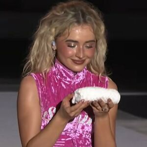 Sabrina Carpenter #2800