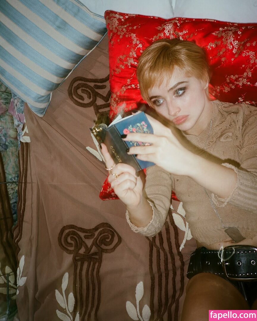 Sabrina Carpenter #3102