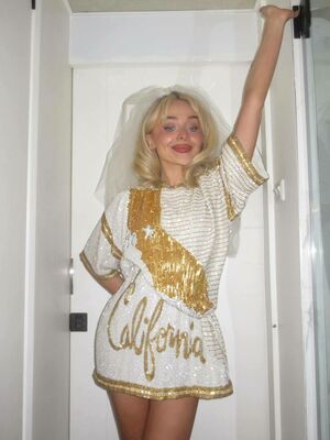 Sabrina Carpenter #3327