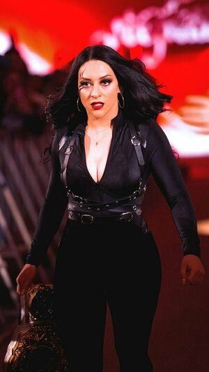 Stephanie Vaquer #382