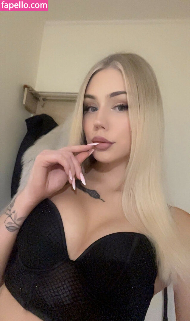 Vvikaraa / vikaraa_by_km Nude Leaked OnlyFans Photo #16