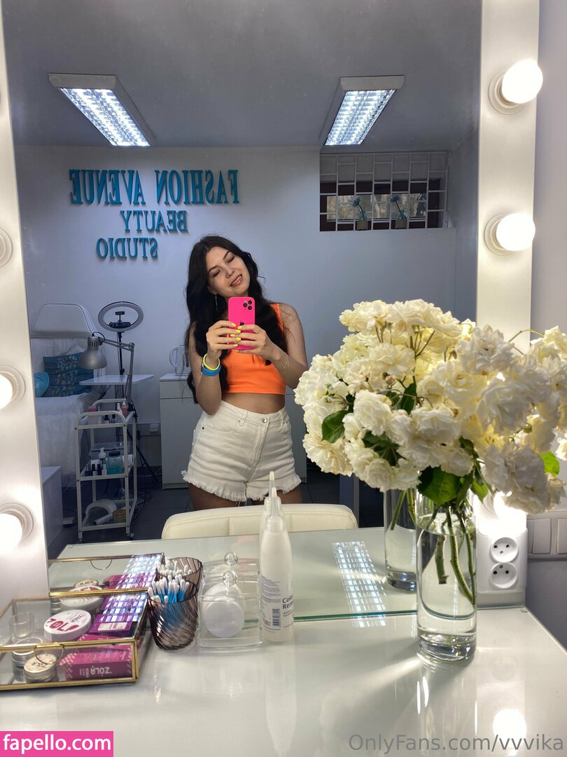 vvvika / vvvika.brows Nude Leaked OnlyFans Photo #4