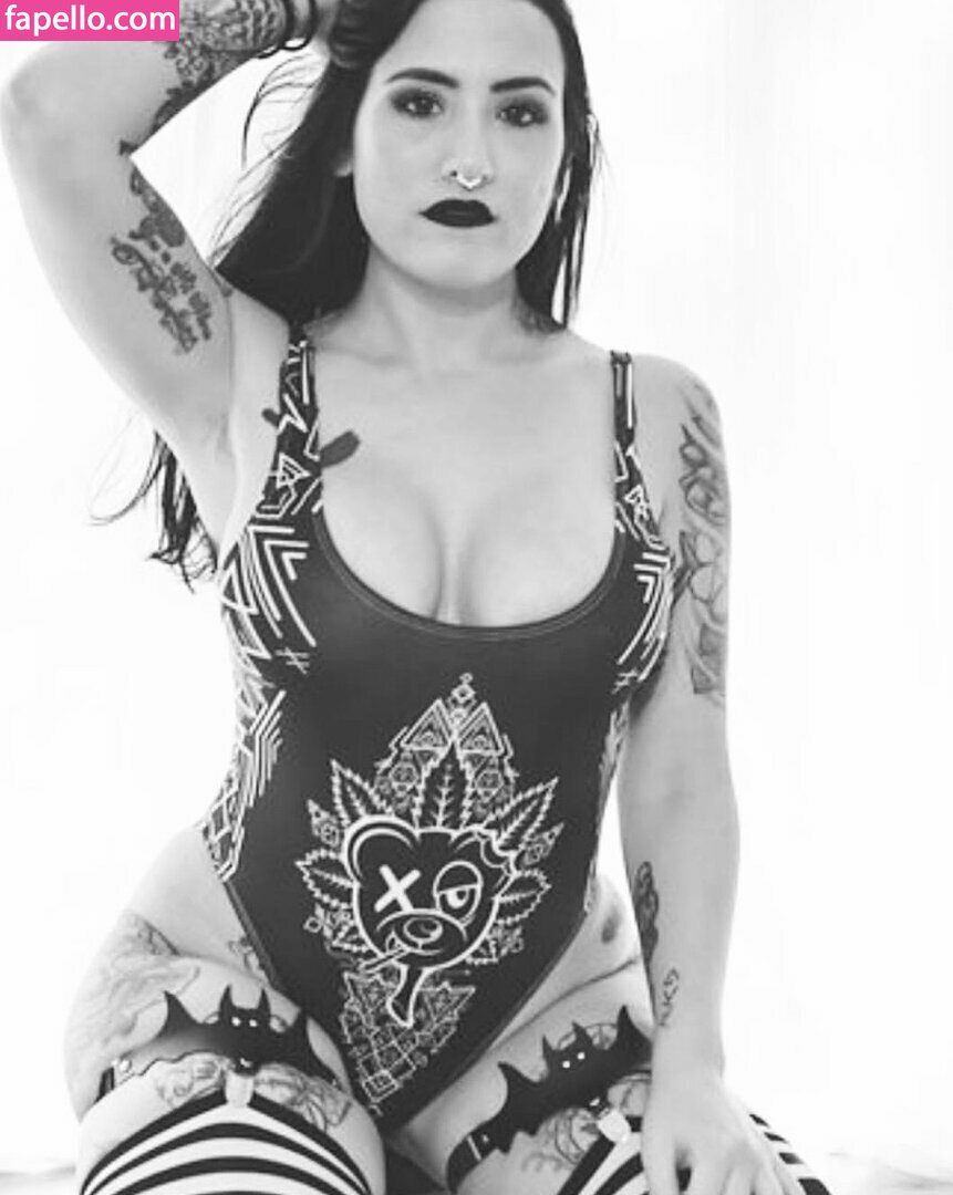 CheshireKatx / lilgothraven / u13085533 / xxcheshire_kat Nude Leaked OnlyFans Photo #23