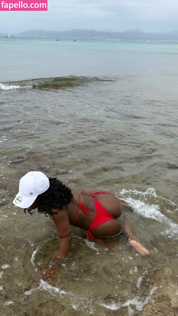 Yyaizabennett / aishhabennett Nude Leaked  Photo #2